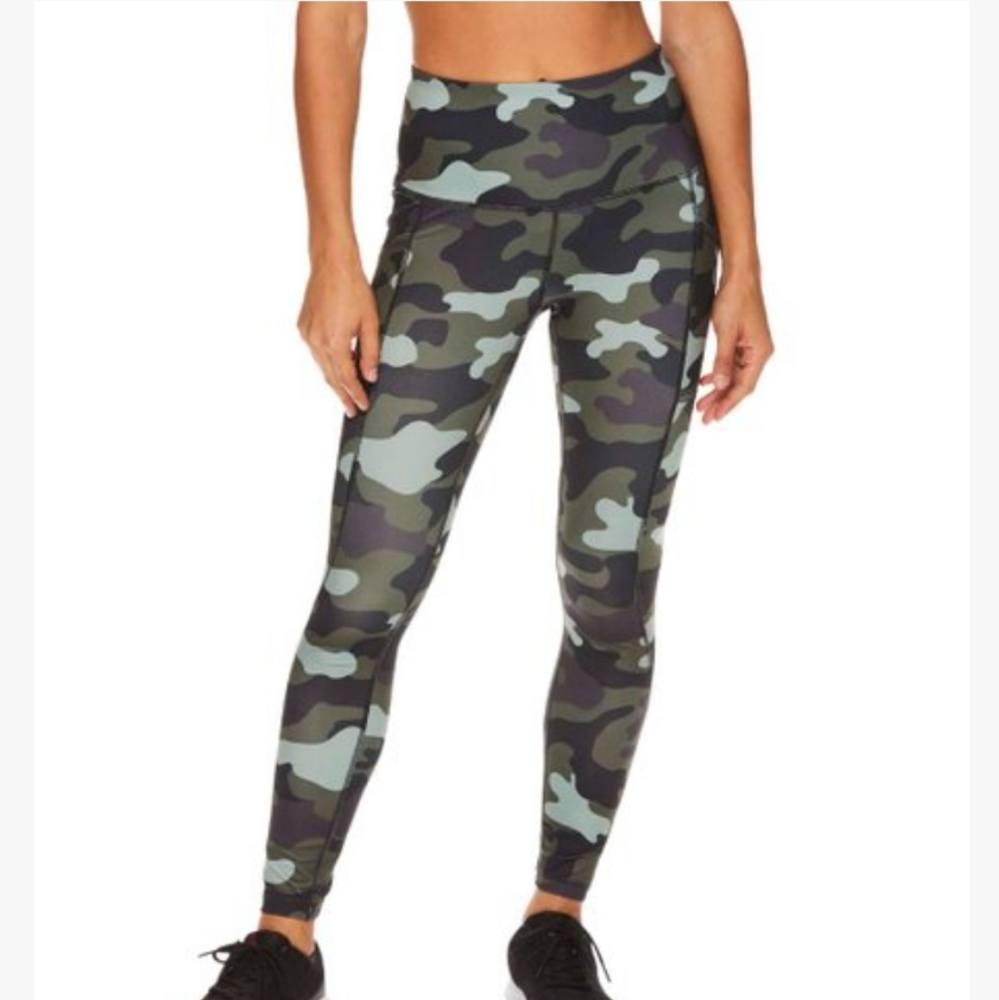 Reebok- High Waisted Black Precision 7/8